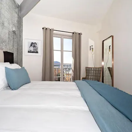 Apartment A&a La *
